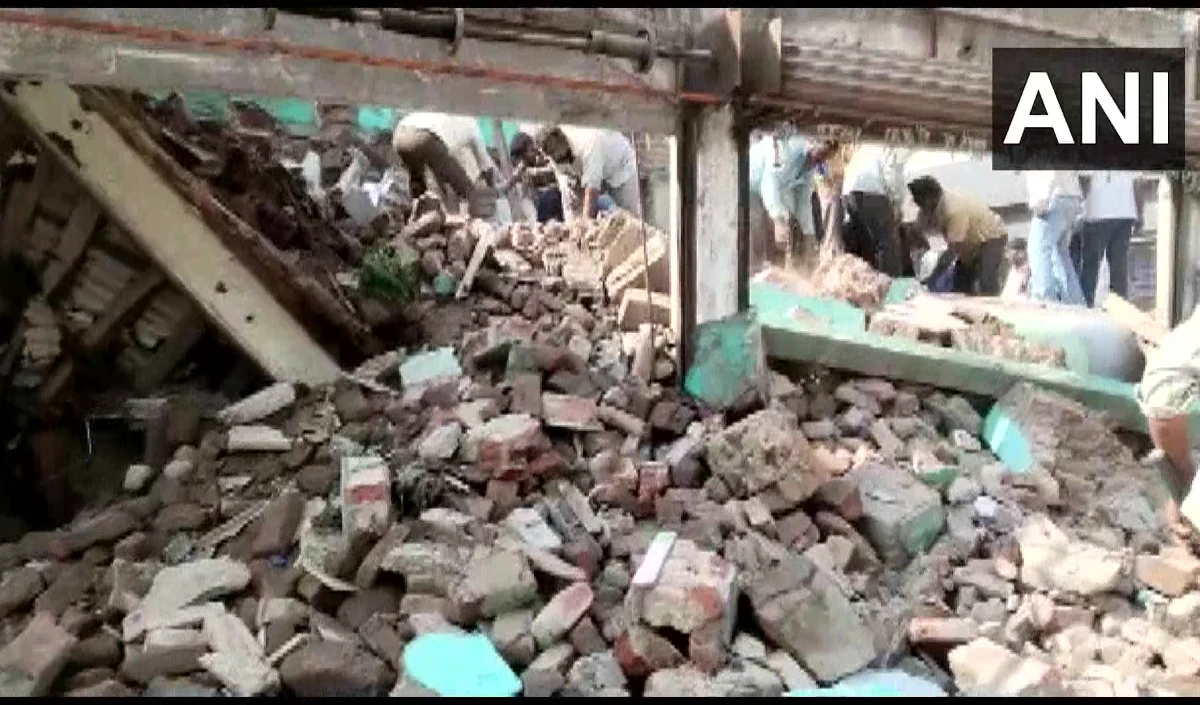 महाराष्ट्र के अमरावती में गिरी जर्जर इमारत, पांच लोगों की मौत, दो गंभीर रूप से घायल