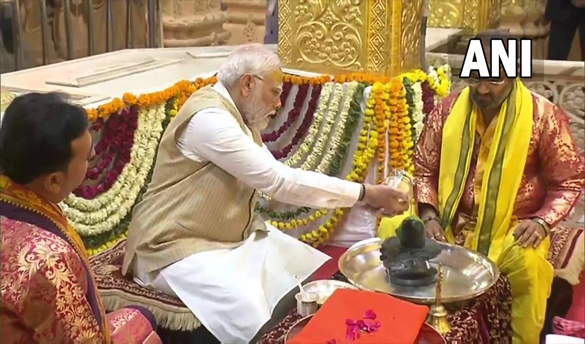 गुजरात दौरे पर पीएम मोदी, सोमनाथ मंदिर में की पूजा अर्चना से की शुरुआत