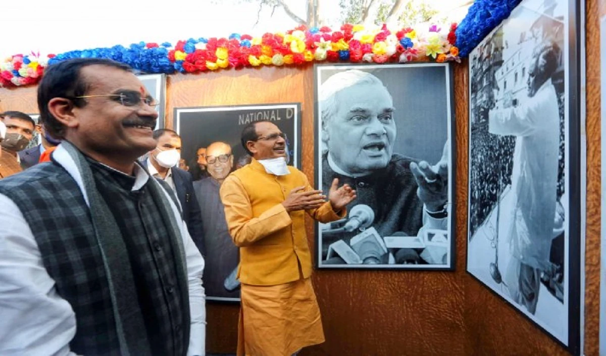 मुख्यमंत्री शिवराज सिंह चौहान ने कहा कि ग्वालियर में अटल बिहारी वाजपेयी की प्रतिमा स्थापित की जायेगी