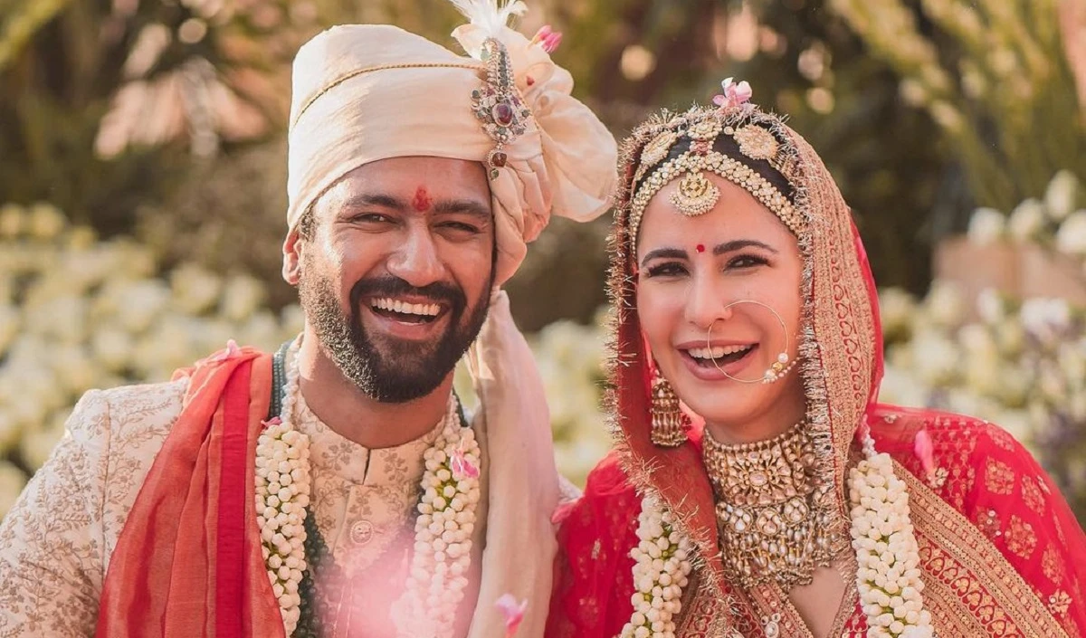 Katrina Kaif ने अपनी पहली Wedding Anniversary पर Vicky Kaushal को क्या गिफ्ट दिया? Super Expensive है Hubby का तौहफा | #vickat