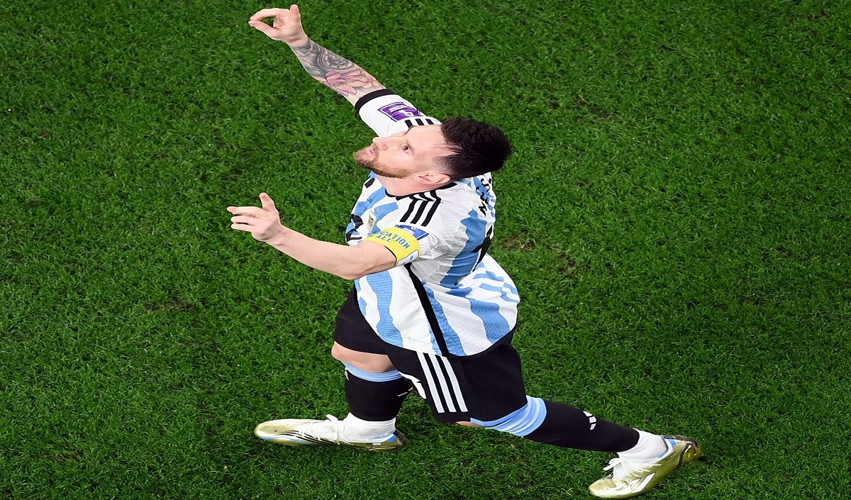 FIFA World Cup 2022 में मैच के दौरान जब Lionel Messi को मैदान पर महसूस हुई दिवंगत Diego Maradona की मौजूदगी, जानें फिर क्या हुआ