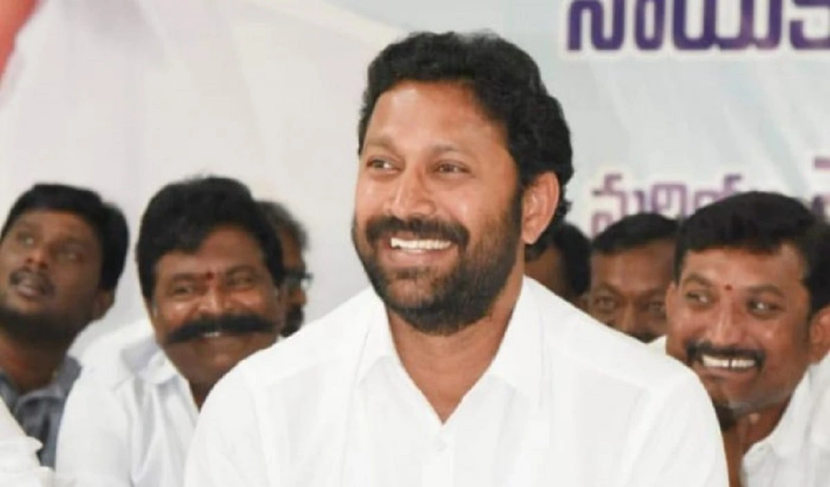 हत्या के मामले में YSRCP के सांसद अविनाश रेड्डी सीबीआई के समक्ष पेश हुए