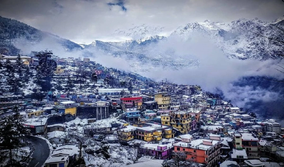 उत्तराखंड के जोशीमठ में मंदिर ध्वस्त, कोई हताहत नहीं