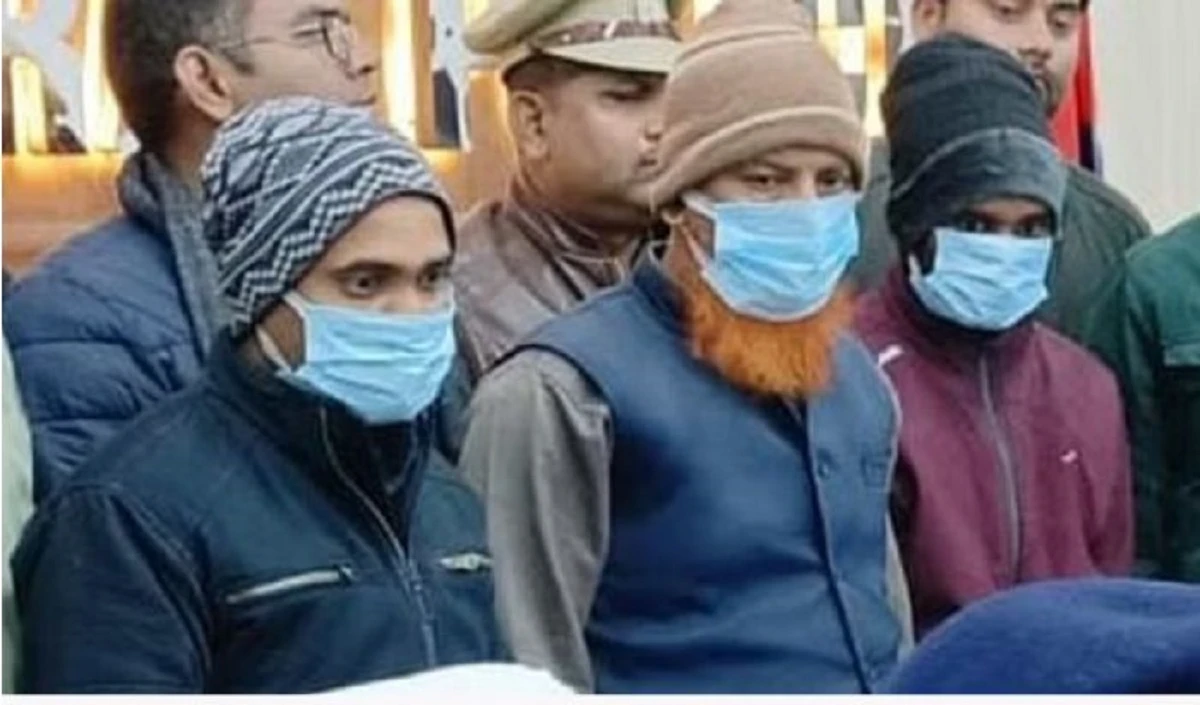 Magh Mela में कूटरचित हिंदू धर्मग्रंथ बेचने के आरोप में तीन व्यक्ति गिरफ्तार