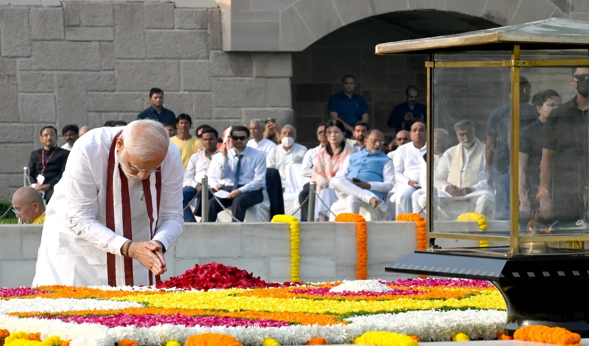 प्रधानमंत्री मोदी ने Mahatma Gandhi की पुण्यतिथि पर उन्हें श्रद्धांजलि दी