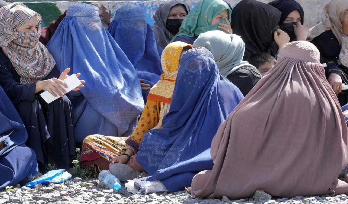 पुरुष डॉक्टरों को नहीं होगी महिलाओं का इलाज करने की इजाजत, तालिबान ने जारी किया नया फरमान