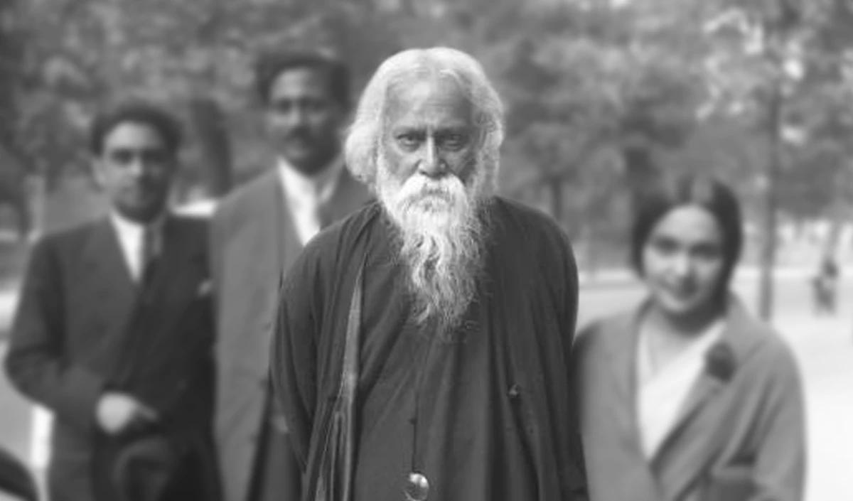 ढाका विश्वविद्यालय परिसर से Rabindranath Tagore की प्रतिमा गायब, फिर से स्थापित की गई