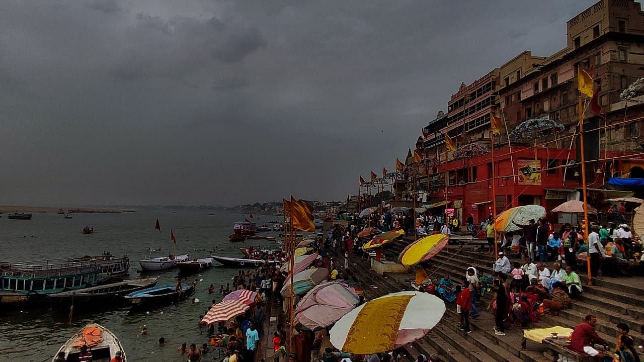 Uttar Pradesh Weather Update: यूपी में मौसम विभाग ने जारी किया बारिश का पूर्वानुमान, जानें अपने शहर का हाल