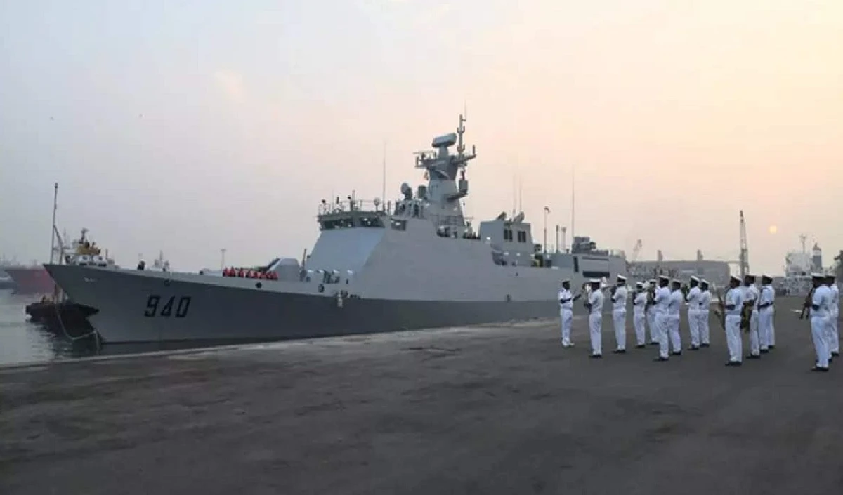 Chinese warship in India: चीन में बना ये खतरनाक युद्धपोत मुंबई में कैसे पहुंच गया?  खतरनाक हथियारों और सेंसर्स से था लैस, भारत ने ये कहा