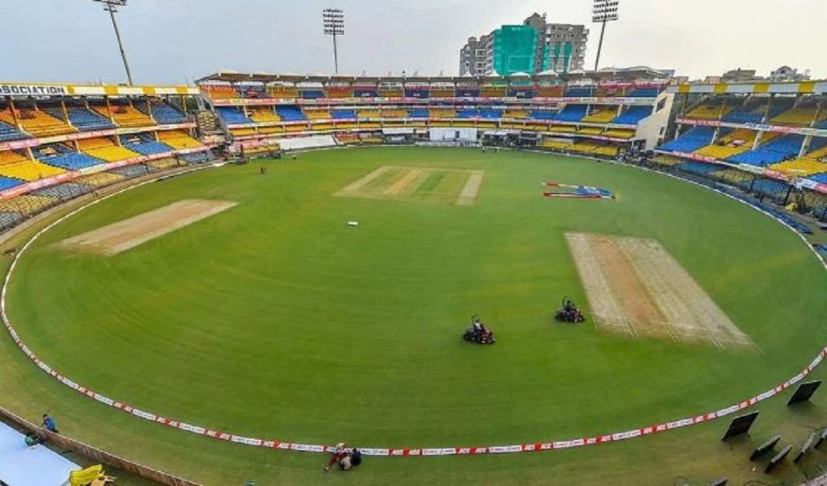 घंटी बजते ही लॉर्ड्स और Eden Gardens की जमात में शामिल हुआ Holkar Stadium