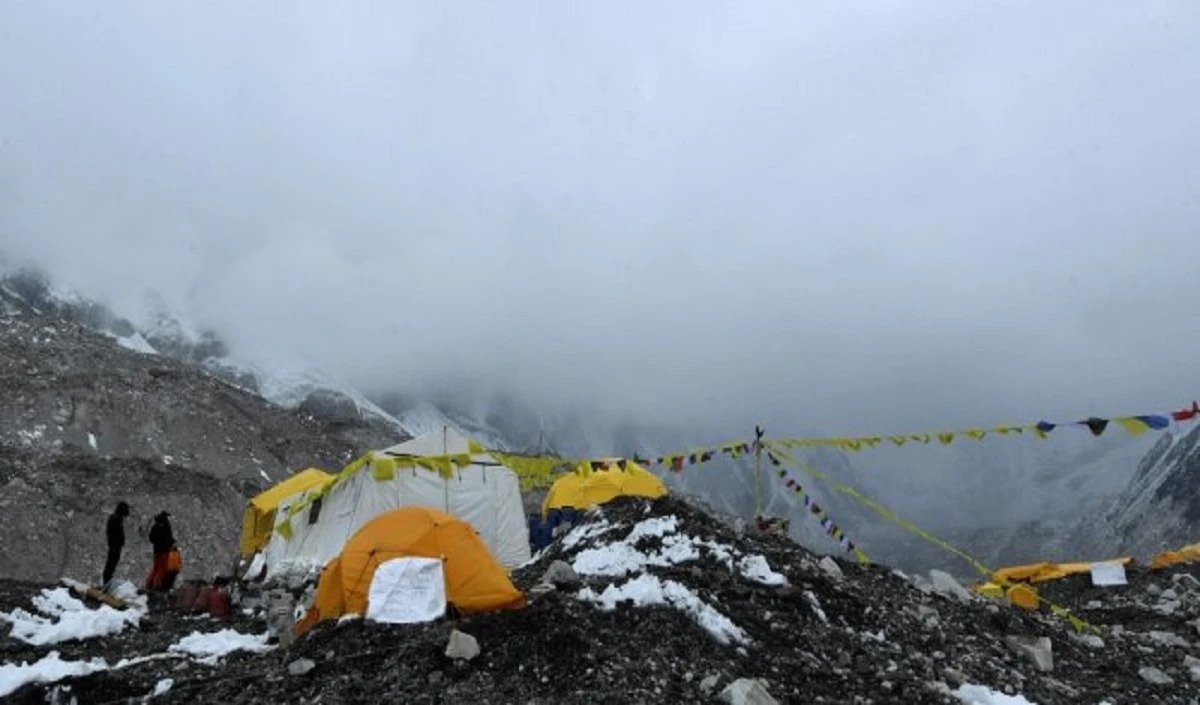 माउंट एवरेस्ट पर Avalanche की चपेट में आकर तीन शेरपा लापता