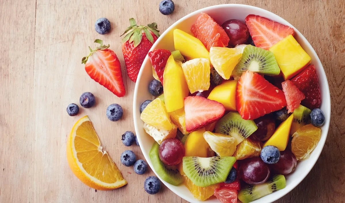 Fruit Diet: सही समय और सही तरीके से करें फलों का सेवन तो मिलेगा पूरा पोषण, जानें एक्सपर्ट्स की राय