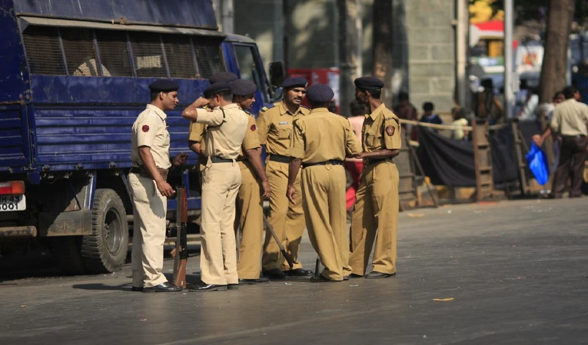 Mumbai Police ने ‘सरकार विरोधी’ गाने को लेकर ‘रैपर’ के खिलाफ मामला दर्ज किया