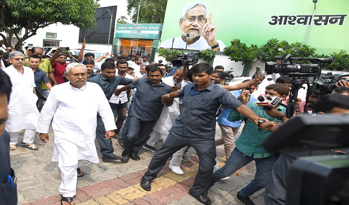 चलो दिल्ली! आया कांग्रेस का कॉल और नीतीश फिर से निकले अपने मिशन पर, लालू के साथ मिलकर विपक्ष को जोड़ेंगे