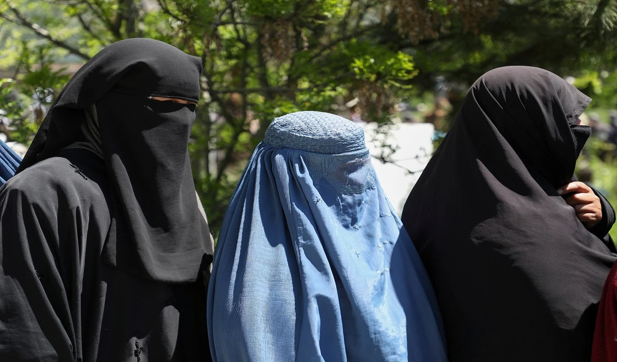 Taliban Ban On Women: पढ़ाई की मनाही के बाद अब महिलाओं के रेस्तरां में जाने पर पाबंदी, तालिबानी राज का हैरतअंगेज प्रतिबंध