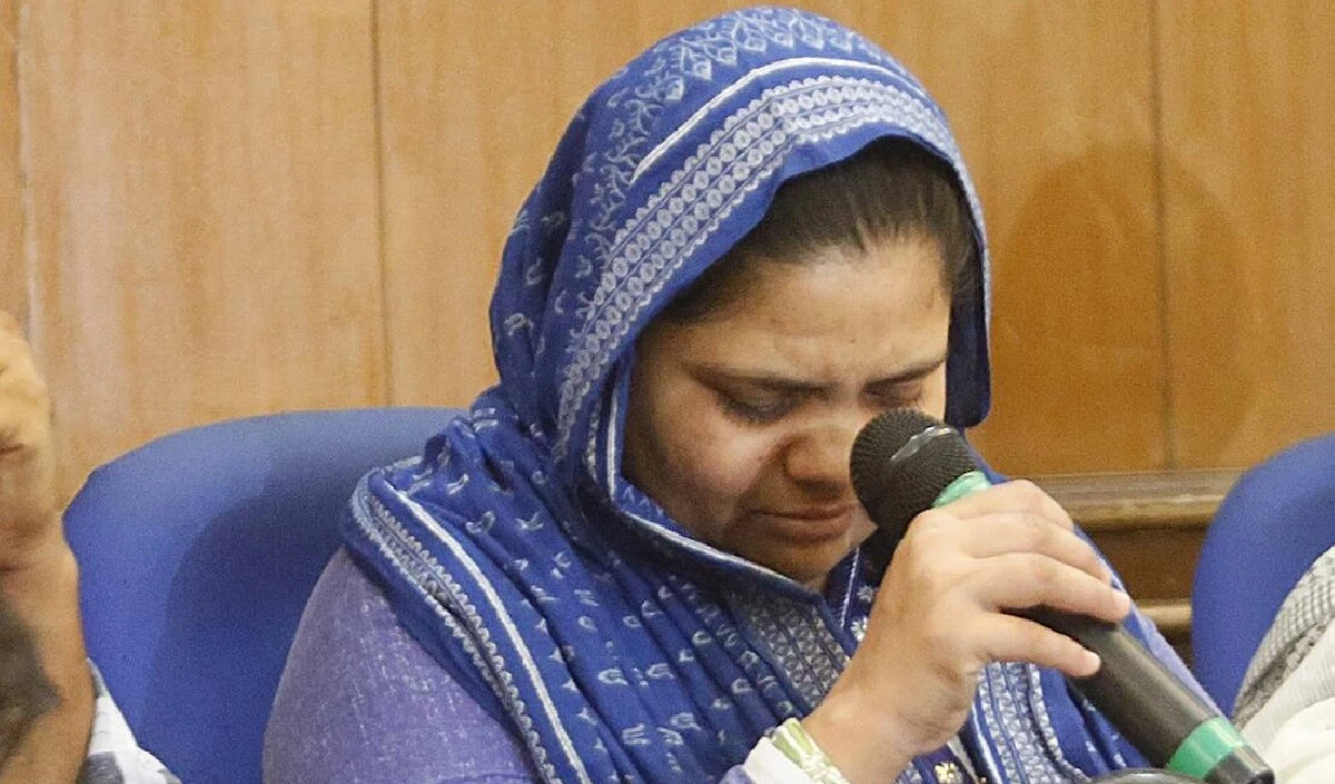 Bilkis Bano Case: दोषियों की रिहाई को चुनौती देने वाली याचिकाओं पर सुनवाई 9 मई तक टली