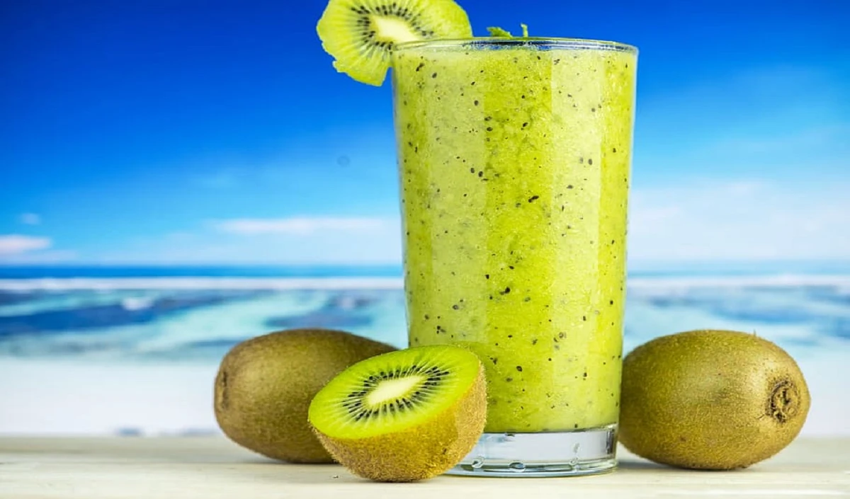 Kiwi Benefits In Summer: गर्मी में शरीर को हाइड्रेट रखने के लिए करें कीवी का सेवन, ये फायदे जान रह जाएंगे हैरान