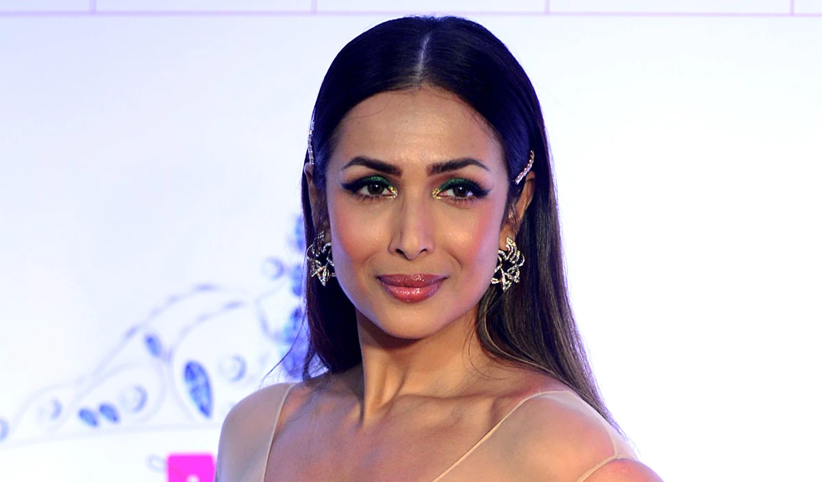 Bollywood Wrap Up | Malaika Arora का कातिलाना Photoshoot लगा देगा आपके तन-बदन में चिंगारी, मचल जाएगा मन