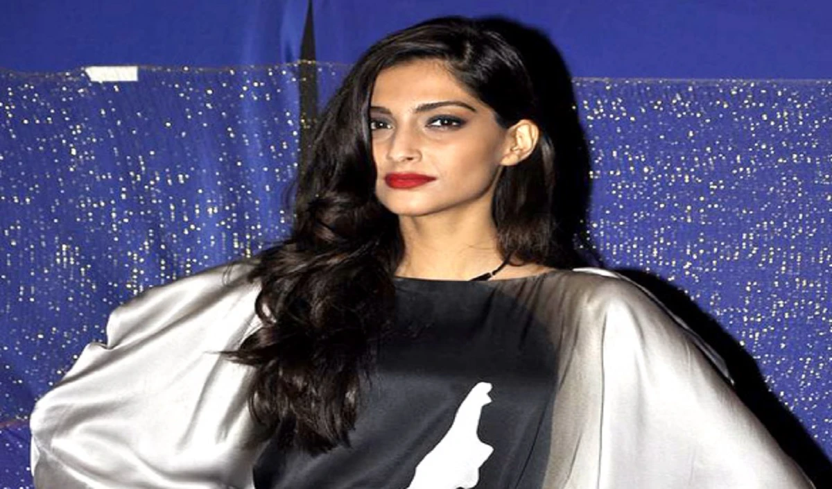 Sonam Kapoor Birthday: बॉलीवुड की सबसे स्टाइलिश क्वीन हैं सोनम कपूर, आज मना रहीं 38वां जन्मदिन