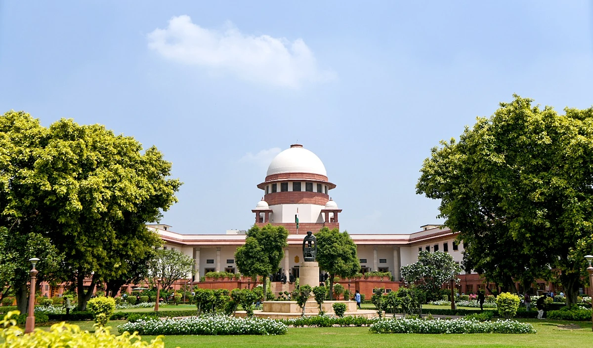 Supreme Court बाइक-टैक्सी संचालकों के खिलाफ दिल्ली सरकार की याचिकाओं पर सुनवाई करेगा