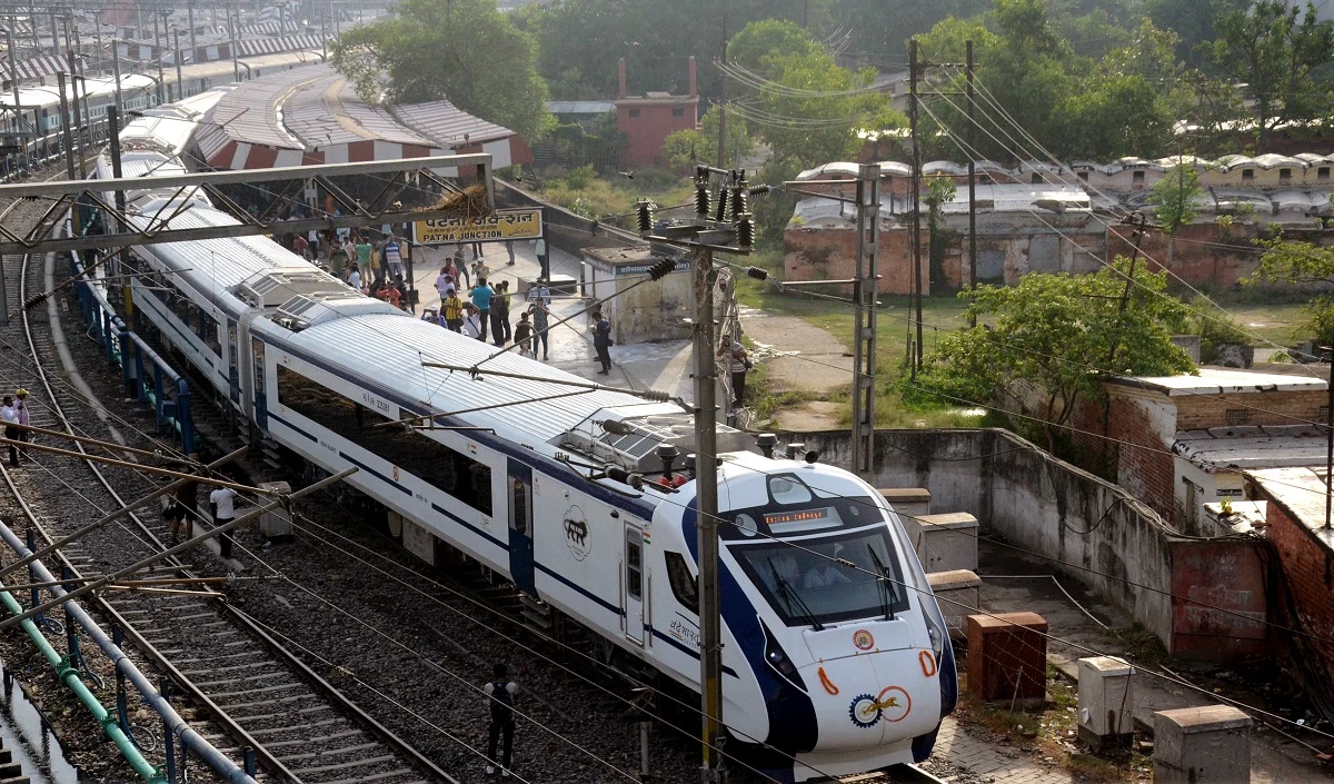 Vande Bharat Train: इस तारीख को एक साथ शुरू होंगी 5 नई वंदे भारत ट्रेनें, पीएम मोदी दिखा सकते हैं हरी झंडी