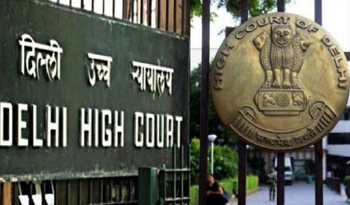 Delhi excise policy case: व्यवसायियों की जमानत को चुनौती देने वाली याचिका, HC ने CBI से आरोप पत्र की प्रति पेश करने को कहा