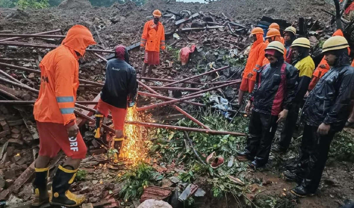 Raigad Landslide | महाराष्ट्र के रायगढ़ में भूस्खलन से 13 लोगों की मौत, 100 से ज्यादा लोगों के फंसे होने की आशंका