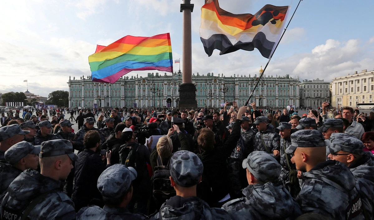 LGBTQ कम्युनिटी को रूस ने दिया बड़ा झटका, पुतिन ने लिंग परिवर्तन सर्जरी पर प्रतिबंध लगाने वाले कानून पर किए हस्ताक्षर