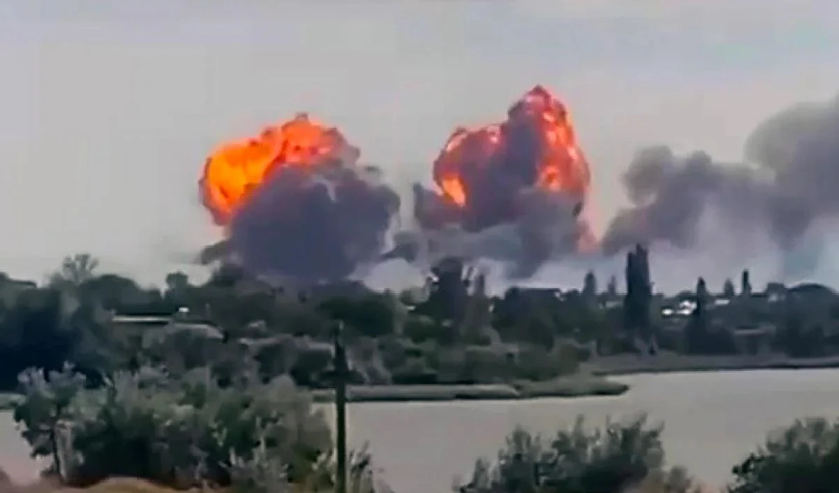 Ukraine war: क्रीमिया सैन्य अड्डे पर लगी आग, 2,000 से अधिक लोगों को निकाला गया