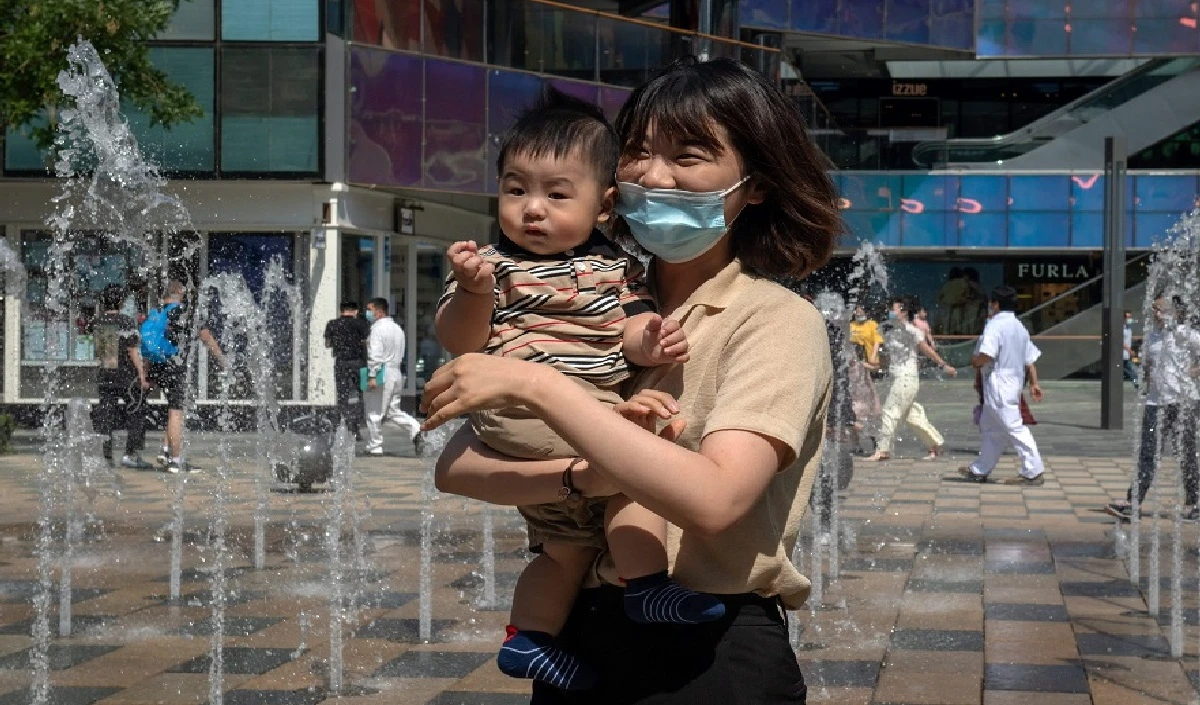 China Fertility Rate: तेजी से बूढ़ा हो रहा चीन, महिलाएं नहीं पैदा करना चाहतीं बच्चे, टेंशन में जिनपिंग