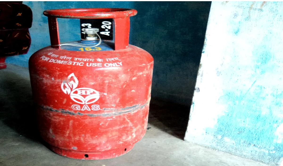 भाजपा ने चुनावों में हार की डर से गैस सिलेंडर के दाम घटाए: खाचरियावास