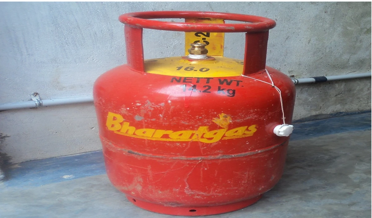 लोगों को महंगाई से राहत देने को सरकार का बड़ा कदम, रसोई गैस सिलेंडर 200 रुपये सस्ता