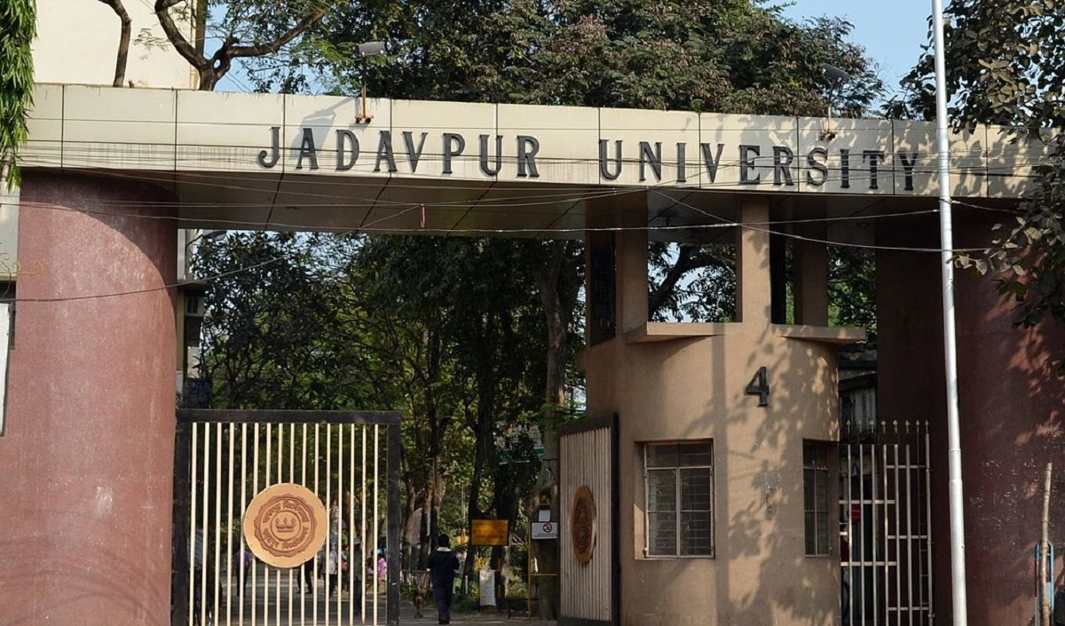 Jadavpur University Case । हॉस्टल की बालकनी से गिरने से छात्र की मौत, पुलिस ने दो लोगों को किया गिरफ्तार