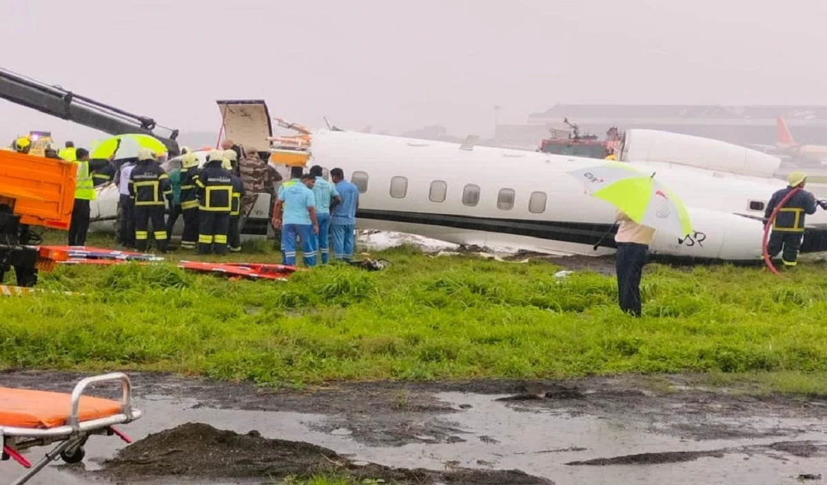 Mumbai Airport के रनवे पर उतरते समय फिसला विमान, 6 यात्री और 2 क्रू सदस्य थे सवार