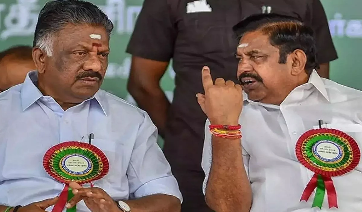 AIADMK के प्रतिनिधि मंडल ने विधानसभा अध्यक्ष से की मुलाकातपन्नीरसेल्वम को उप विपक्ष नेता के पद से हटाने की कर दी मांग