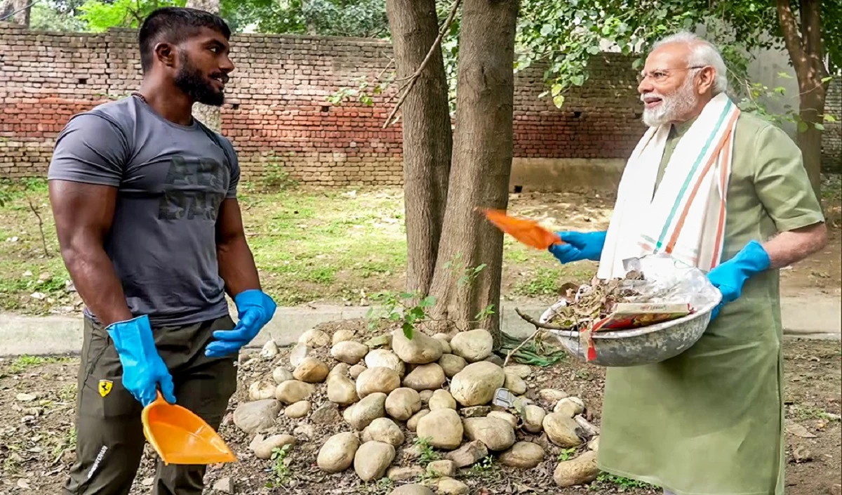 PM Modi ने अंकित बैयनपुरिया के साथ किया श्रमदान, जानें कौन हैं ये फिटनेस आइकॉन