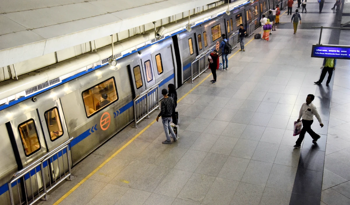 दिल्‍ली मेट्रो ने यात्रियों को दी अच्छी खबर, अब स्‍मार्टफोन के जरिए खरीद सकेंगे QR टिकट