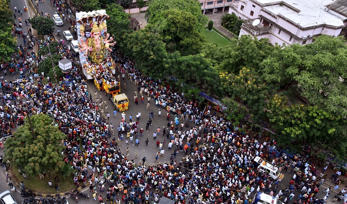 Ganesh Visarjan के दौरान फैलाया ध्वनि प्रदूषण, अब दर्ज हुआ मामला