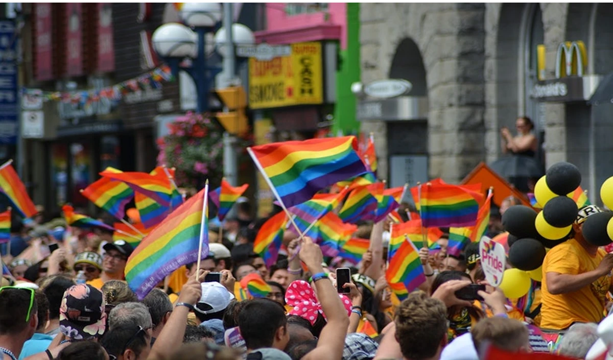 न्यायालय ने केंद्र से समलैंगिकों से जुड़े कारकों पर विचार के लिए समिति गठित करने को कहा