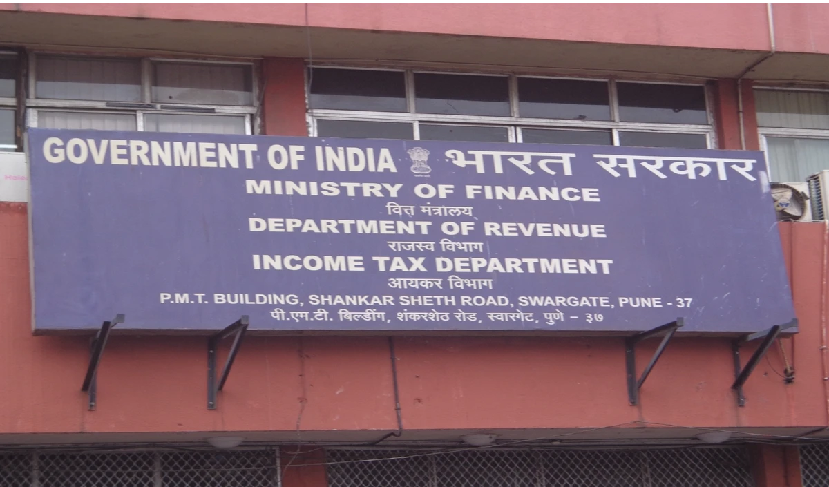 कर्नाटक: ठेकेदार, अन्य के खिलाफ आयकर विभाग के छापे में 50 करोड़ रुपये से अधिक नकदी बरामद