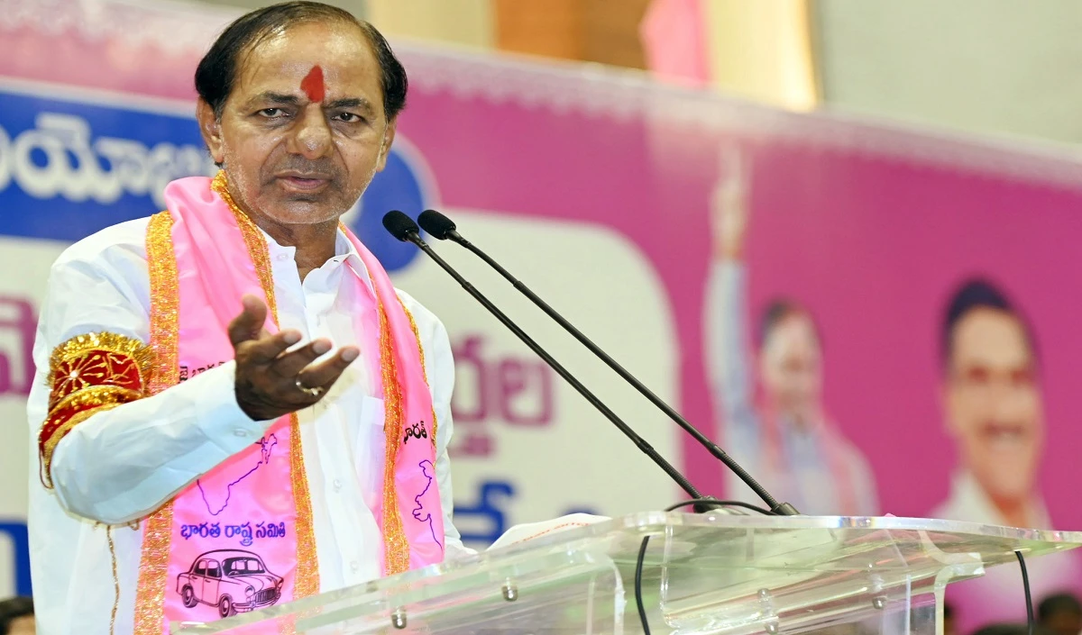 Prajatantra: Telangana में इमोशनल कार्ड खेल रहे KCR, आखिर क्या है सियासी मजबूरी?