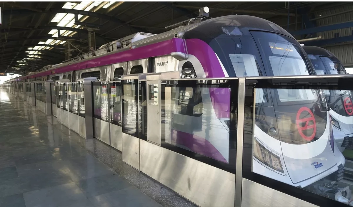 भारत में एक करोड़ यात्री प्रतिदिन कर रहे हैं मेट्रो की सवारी: पुरी