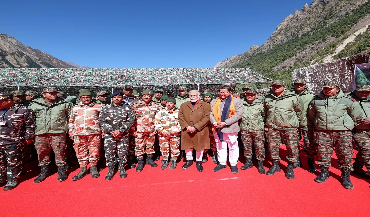 Uttarakhand में Army, BRO और ITBP के जवानों से मिले PM Modi, कहा- आपका समर्पण पूरे देश के लिए प्रेरणा