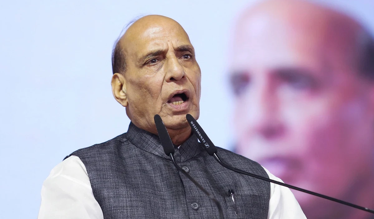 Rajnath Singh ने पेरिस के पास स्थित सफरान के इंजन निर्माण केंद्र का दौरा किया