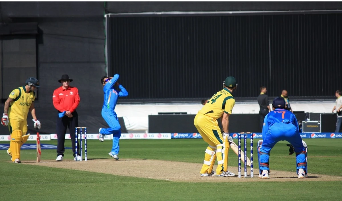 जडेजा की शानदार गेंदबाजी से भारत बना रहा बीच के ओवरों में दबाव