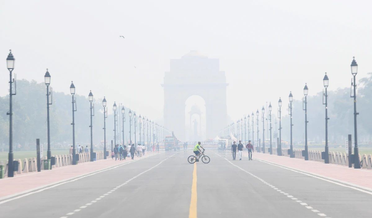 Delhi Pollution | दिल्ली समेत एनसीआर में वायु गुणवत्ता बहुत खराब श्रेणी में पहुंची, सांस लेने में हुई लोगों को परेशानी