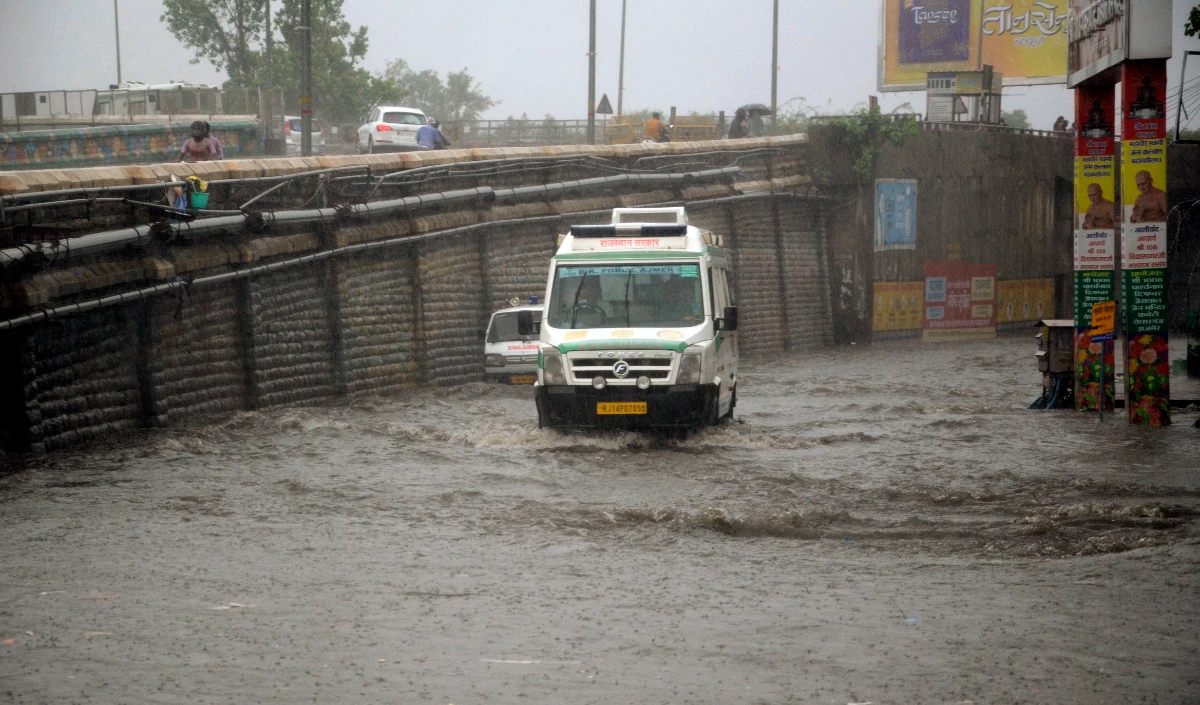 Cyclone Midhili  Update | चक्रवात मिधिली के बांग्लादेश तट को पार करने की संभावना, ओडिशा और बंगाल में बारिश तेज