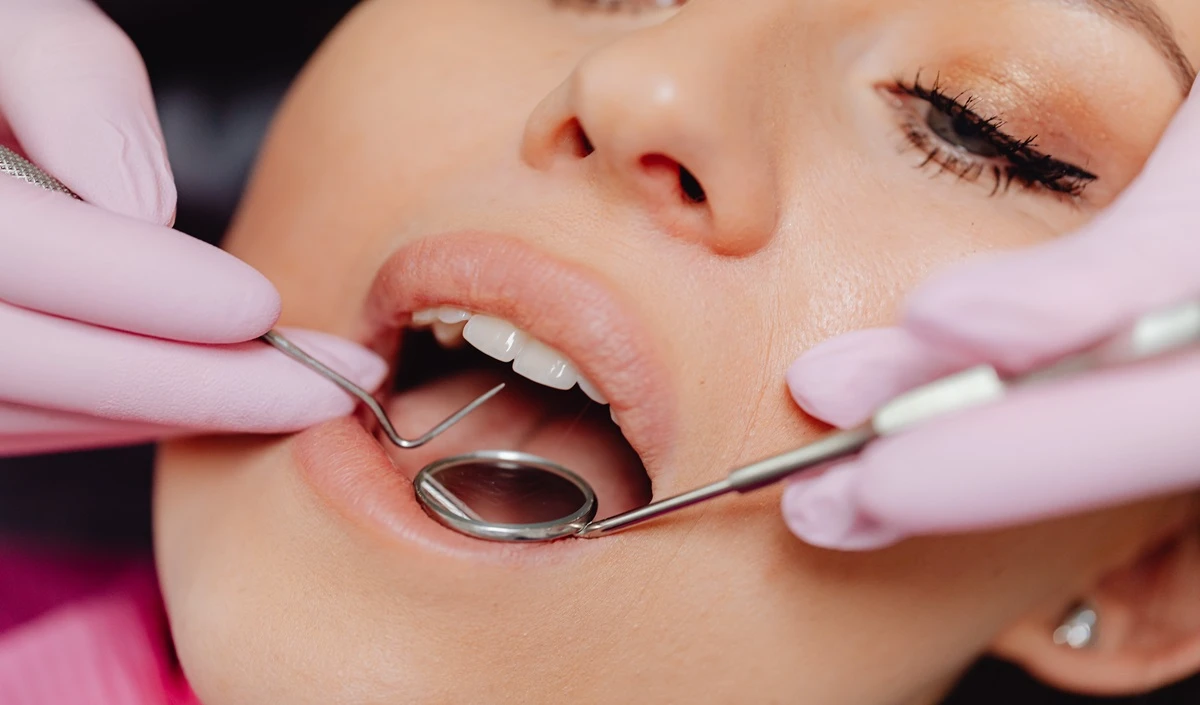 Dental Care: दांतों को हेल्दी और सुरक्षित रखने के लिए ऐसे करें देखभाल, मोतियों की तरह चमकेंगे दांत