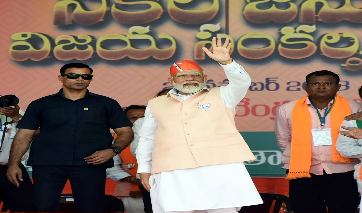 Telangana Assembly Election: Modi की झलक पाने खंबों पर चढ़े लोग, पीएम को करनी पड़ी अपील