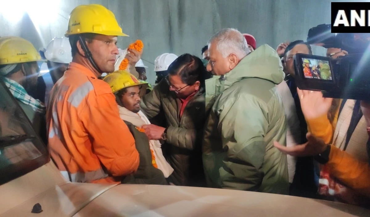 Uttarkashi tunnel rescue: 17 दिनों बाद मिली कामयाबी, 41 जिंदगियों को मिला नया जीवन, एक-एक कर निकाले गए सुरंग में फंसे श्रमिक